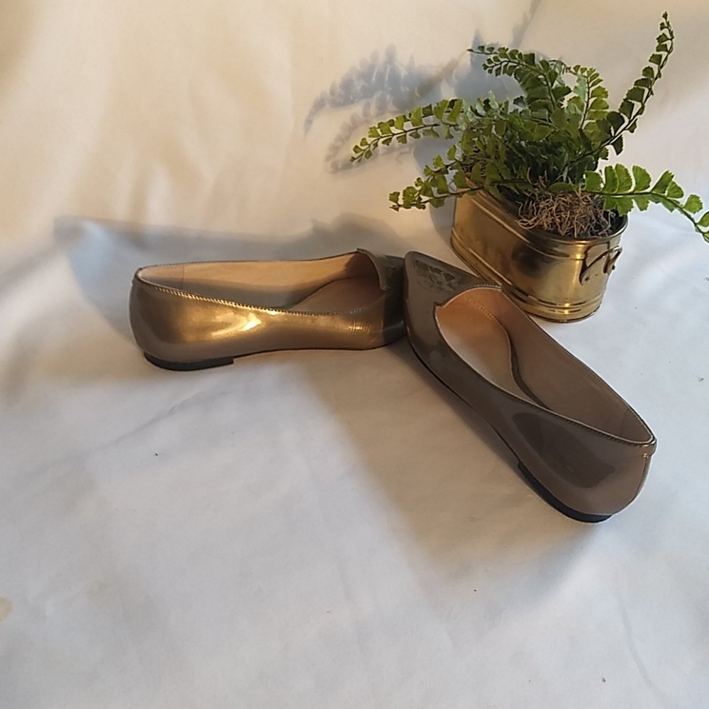 Vince camuto gold flat shoes  7.5M